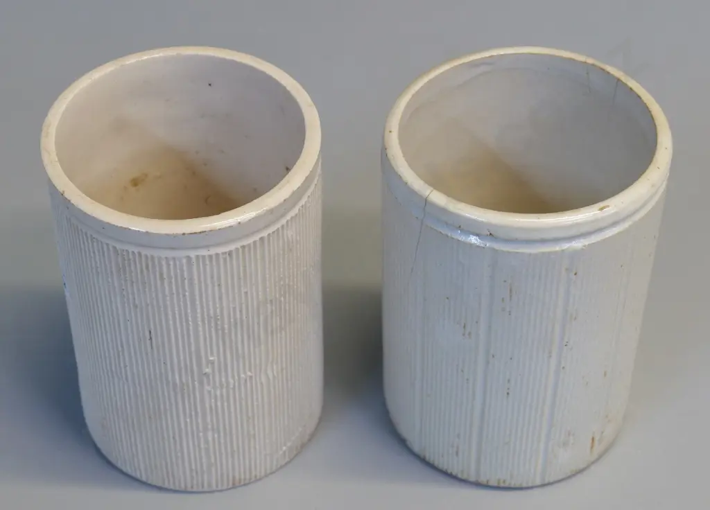 two vintage jam jars, no maker's marks, one with chip, one with crack - each H-135 Image 1++