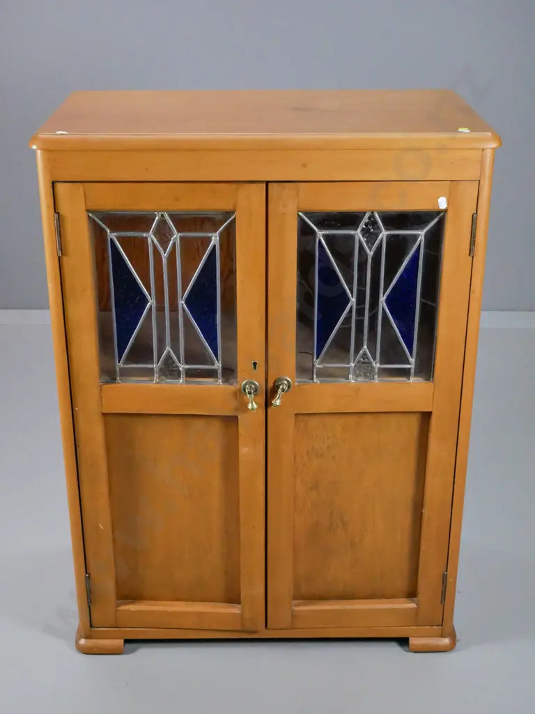 deco rimu 2-door cupboard with leadlight panels, brass drop handles - crack to one glass piece H930 W680 D390 no key Image 1++