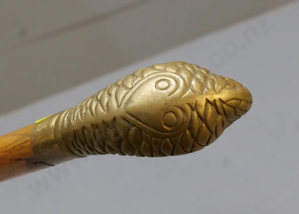 walking stick with brass cobra head handle - small split L910 Image 1++