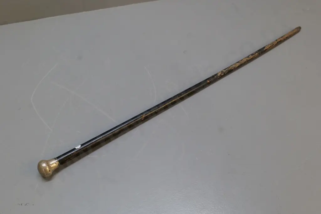 timber walking stick with sterling silver knob - worn engraved initials and hallmarks, some wear to black finish L910 Image 1++