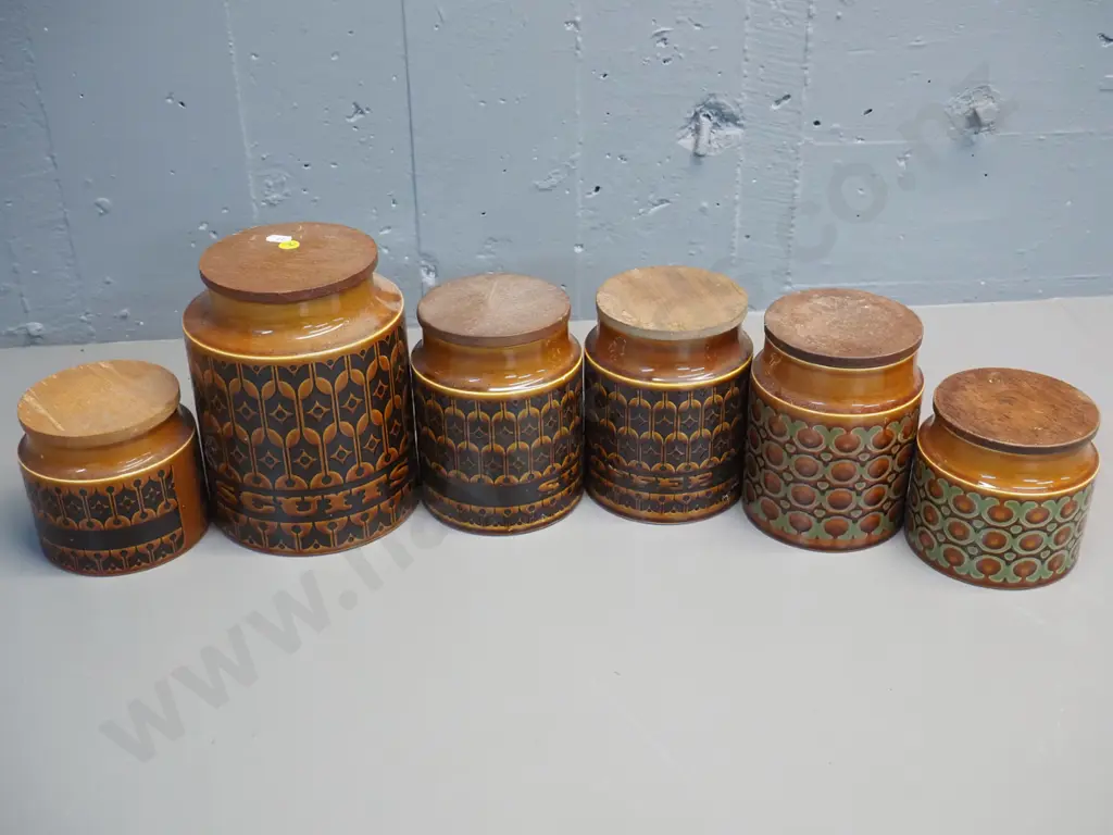 6 Hornsea kitchen canisters with wooden lids - 4 Heirloom pattern, 2 Bronte, wooden lids need attention. Largest is H200 Image 1++