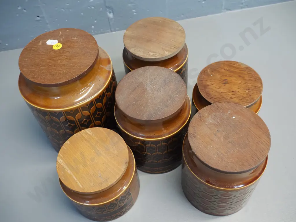 6 Hornsea kitchen canisters with wooden lids - 4 Heirloom pattern, 2 Bronte, wooden lids need attention. Largest is H200 Image 1++