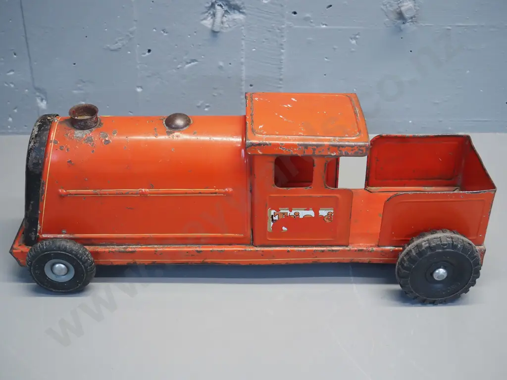 Triang Lincoln tin toy vehicle H-190 L-500 W-200 - general wear, corrosion, paint loss Image 1++