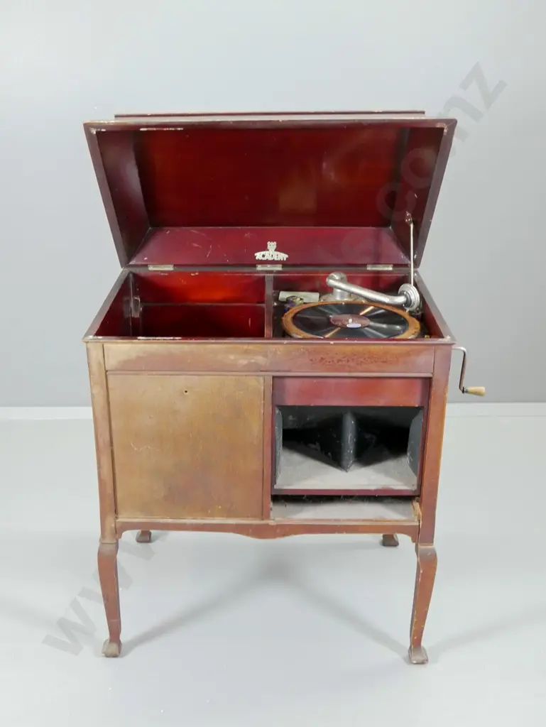 vintage Academy gramophone in mahogany cabinet w/assorted records - going, cabinet in restorer's cond H900 W760 D510 Image 1++