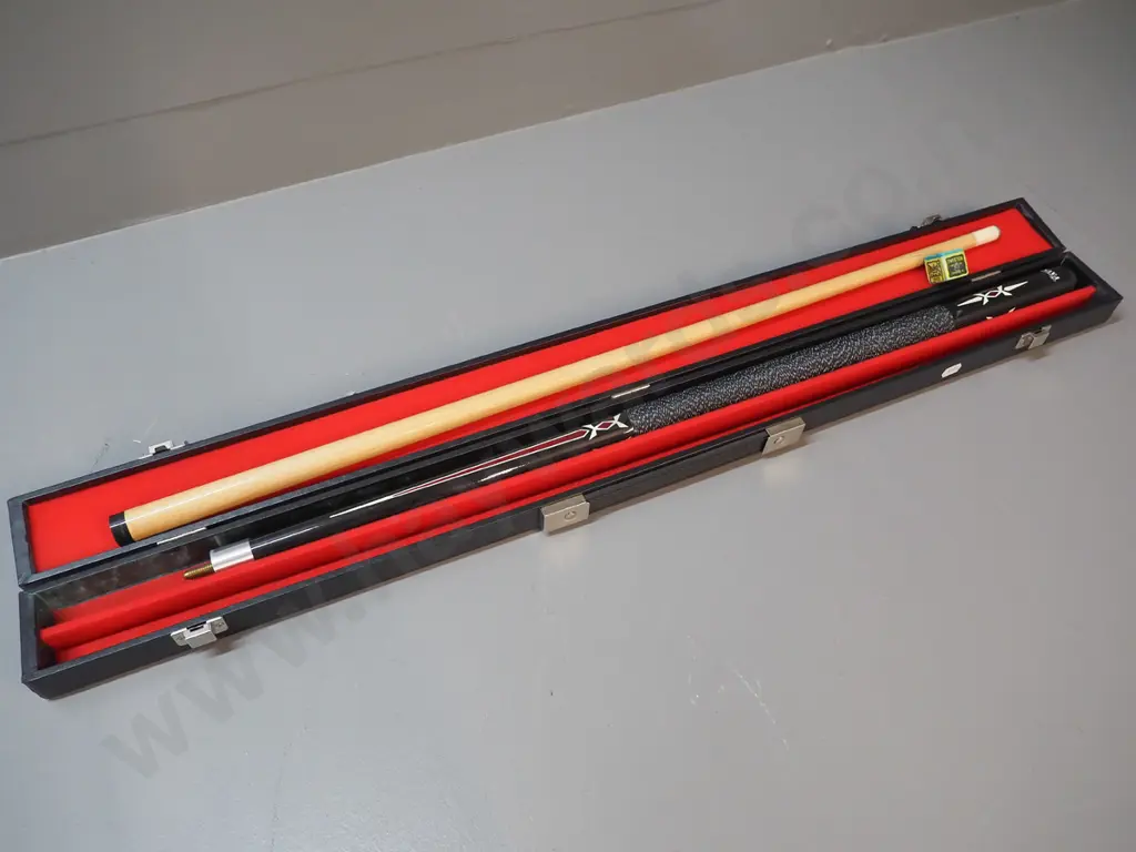 Minnesota Fats billiards cue in hard case - case L-850 Image 1++