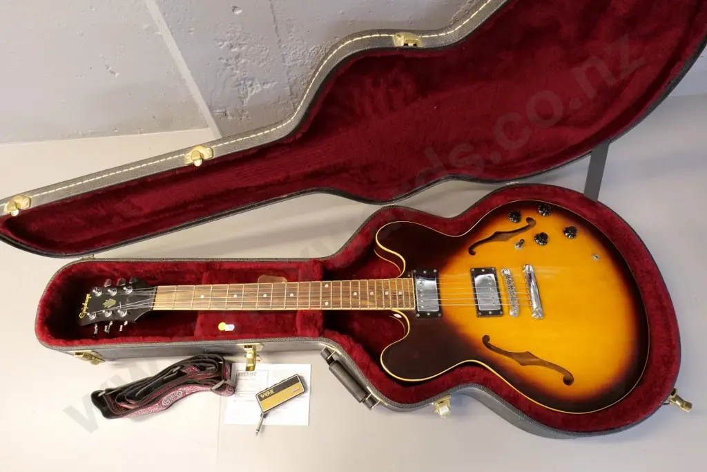 Epiphone 335-style electric guitar, no label/serial, age unknown, scratchy pots need attention, w./case, Vox Amplug2 etc Image 1++