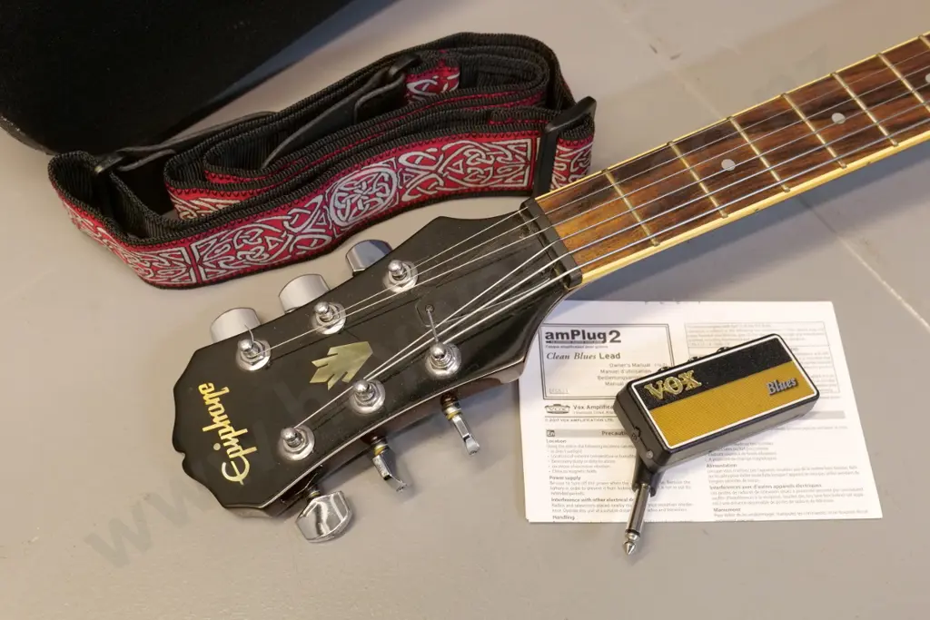 Epiphone 335-style electric guitar, no label/serial, age unknown, scratchy pots need attention, w./case, Vox Amplug2 etc Image 1++