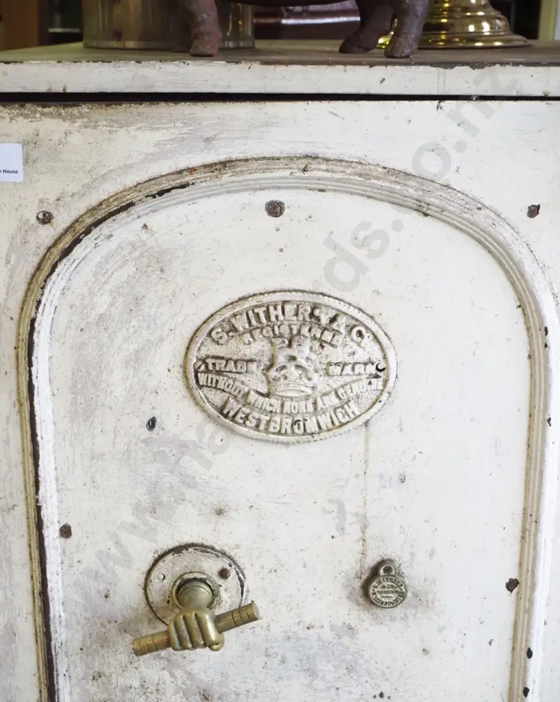 vintage cast iron safe - S. Withers & Co, West Bronwich - w/brass handle. Surface corrosion. H760 W530 D540 No Key Image 1++