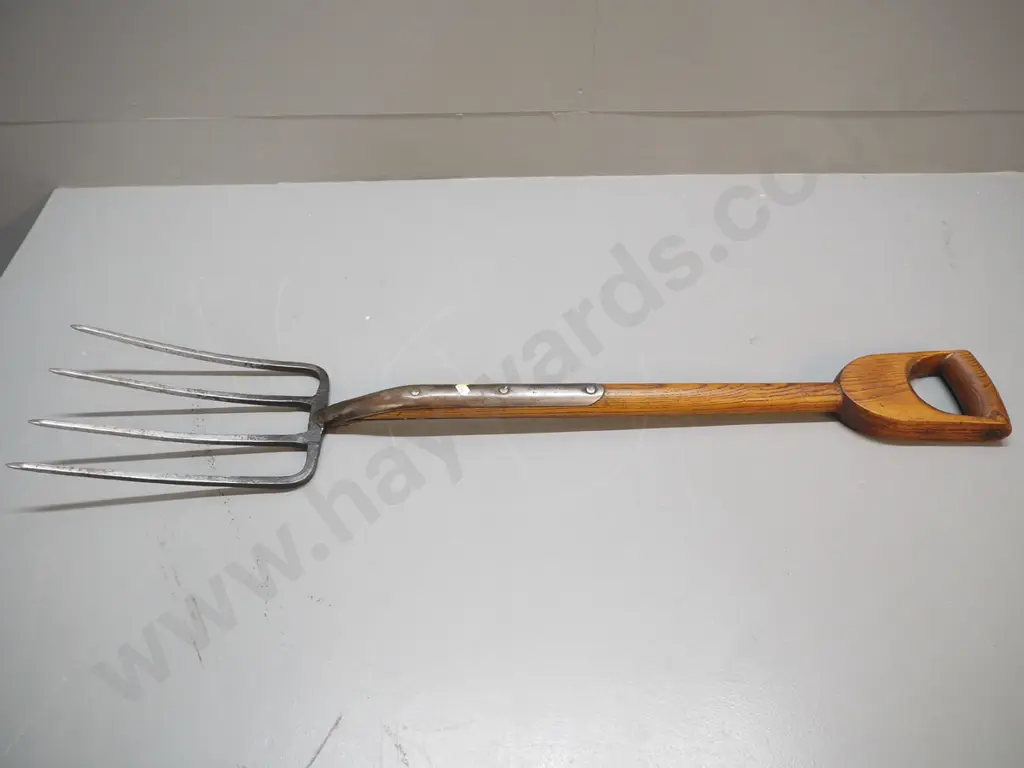 vintage oak-handled fork - marked Essanco England L-1040 Image 1++