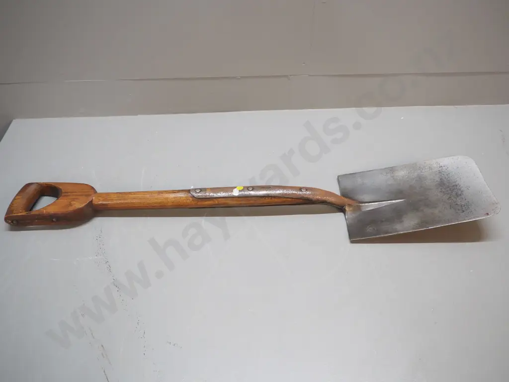 vintage oak-handled spade - marked T. Skelton Sheffield - some corrosion, crack to handle L-1000 Image 1++
