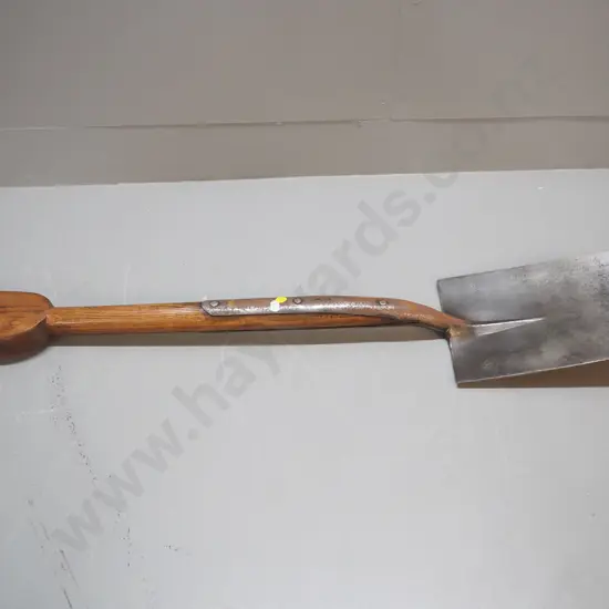 vintage oak-handled spade - marked T. Skelton Sheffield - some corrosion, crack to handle L-1000