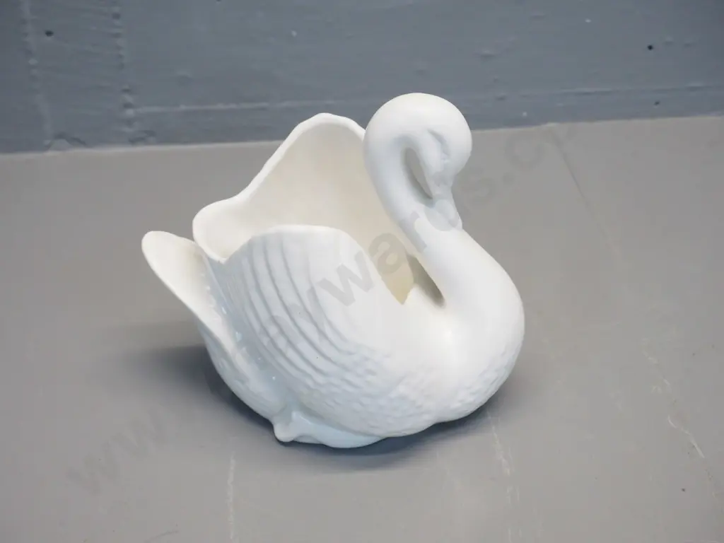 Crown Lynn medium size male swan vase No. 2147. H-160 L-190 Image 1++
