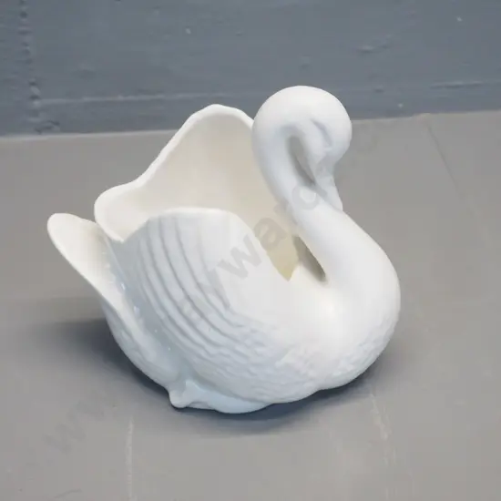 Crown Lynn medium size male swan vase No. 2147. H-160 L-190