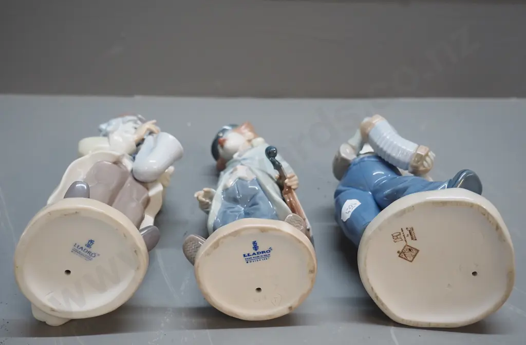 3 clown musician figures - 2 Lladro, 1 Nao, all approx. H-230 Image 1++