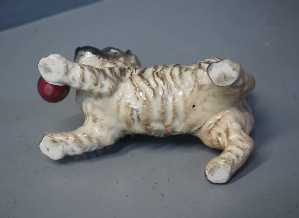 Beswick figurine - terrier with ball H-105 L-140 Image 1++