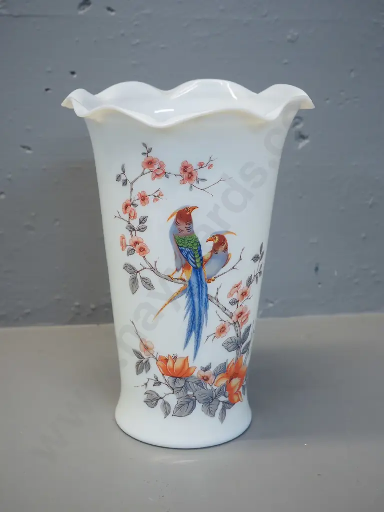 milk glass large vase with oriental bird pattern H-250 Image 1++