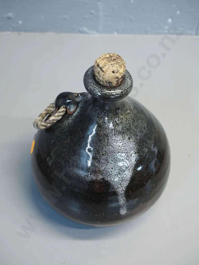 Lawrence Ewing New Zealand pottery small flask H-200 Image 1++