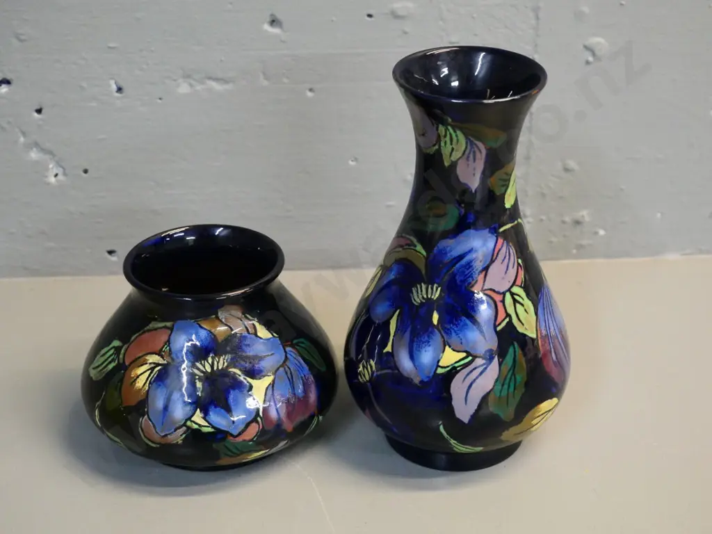 2 Stanley ware Jacobean pattern vases - taller is H-190 D-110 Image 1++