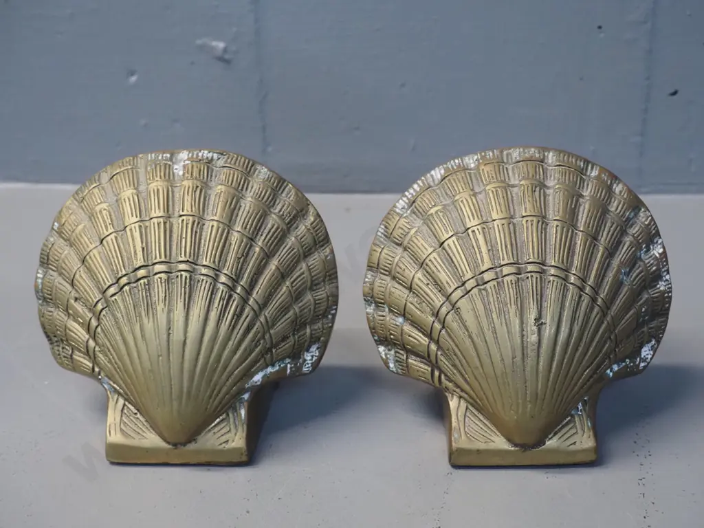 pair of brass shell book-ends H-100 Image 1++