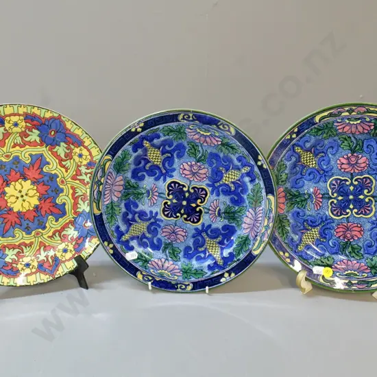 3 Royal Doulton Persian pattern plates - 2 matching, each D-260