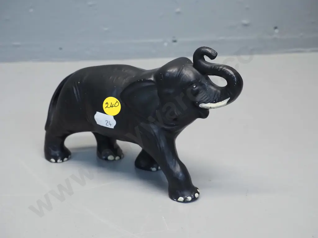 small (Sylvac?) ceramic elephant figure H-120 L-180 Image 1++