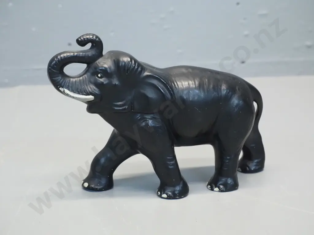 small (Sylvac?) ceramic elephant figure H-120 L-180 Image 1++