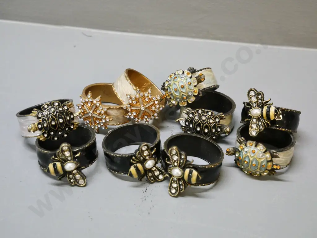 10 metal novelty napkin rings - turtle, bee and star motifs, various finishes Image 1++