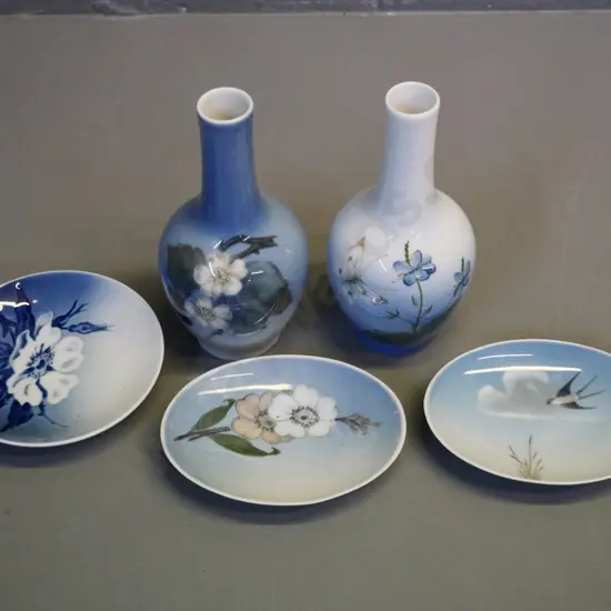 5 small pieces Royal Copenhagen - 2 bud vases H-140 and 3 pin dishes