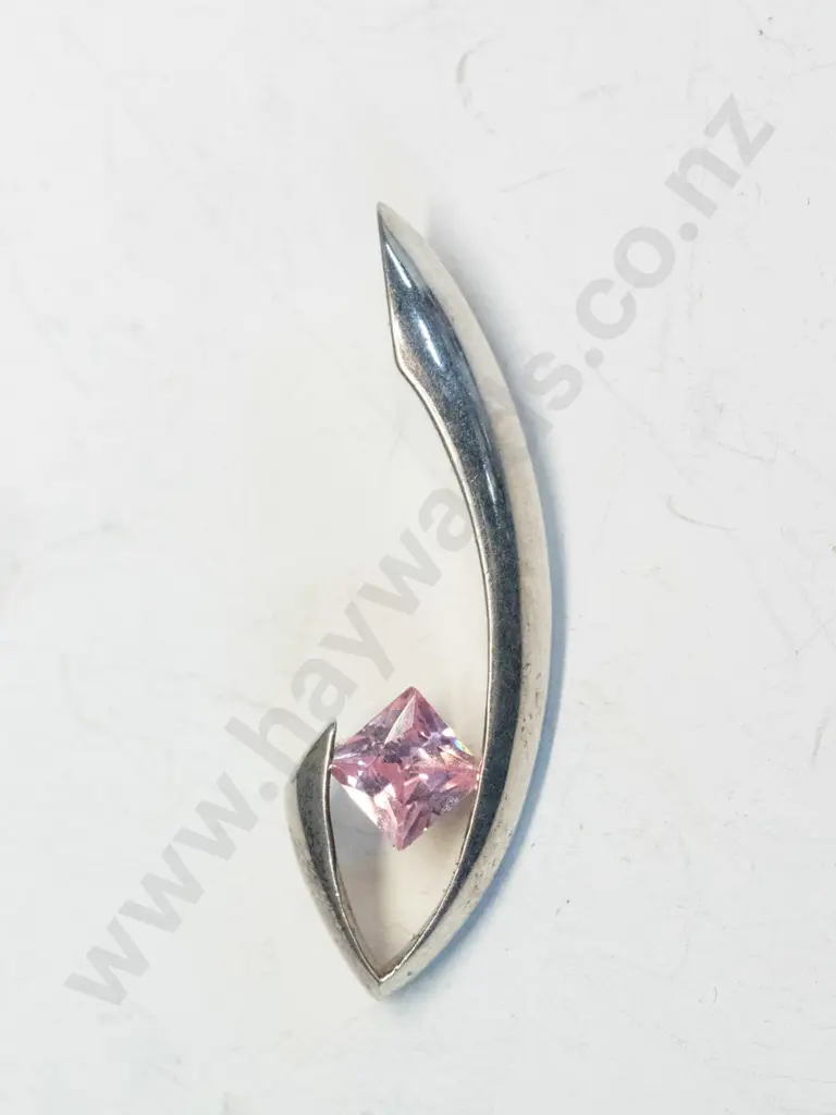 silver pendant with pink stone no chain stamped 925 Image 1++