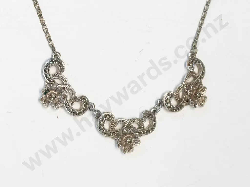 costume necklace Image 1++