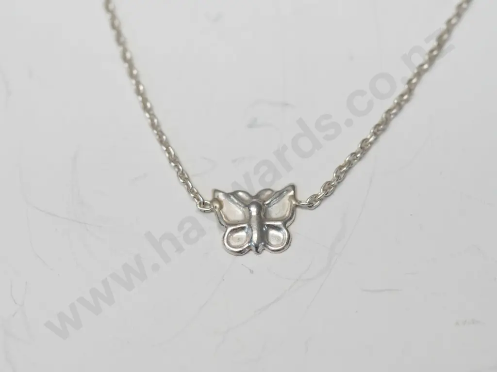 fine silver bracelet with small butterfly stamped 925 Image 1++