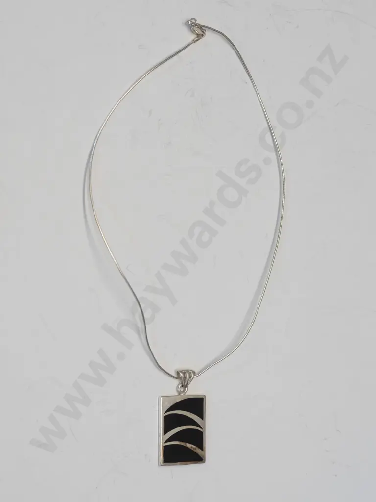 silver necklace stamped 925 sterling Image 1++