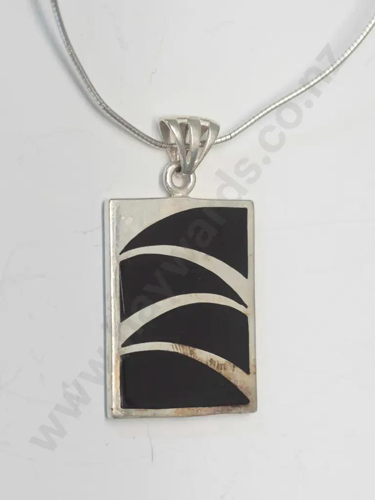 silver necklace stamped 925 sterling Image 1++