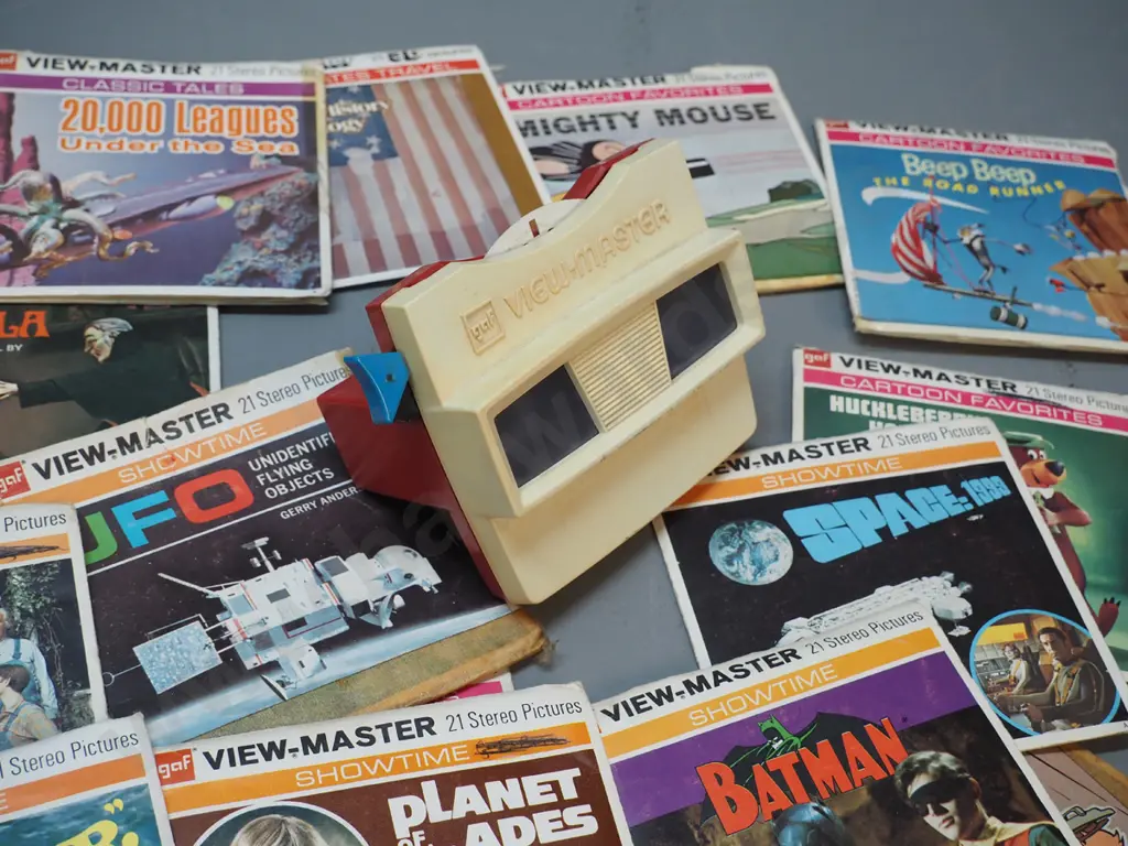 Viewmaster viewer with numerous reels in envelopes Image 1++