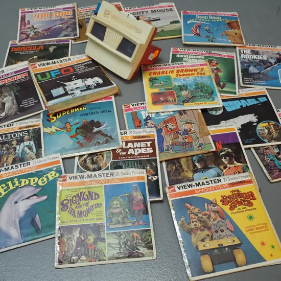 Viewmaster viewer with numerous reels in envelopes