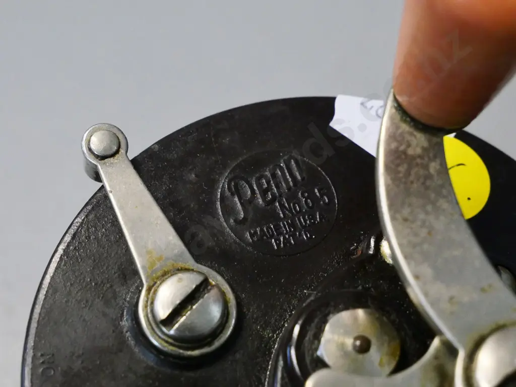 Penn No 85 bakelite and steel fishing reel - made in USA - reel is D-80 Image 1++