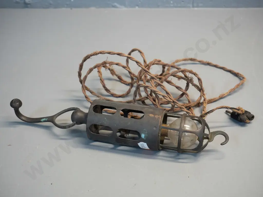 vintage brass trouble light with cord-winding centre - cord very frayed L-280 D-50 Image 1++