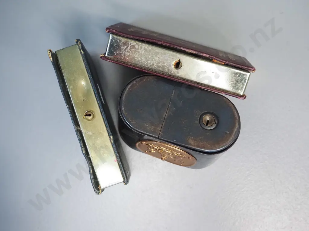 3 vintage New Zealand Post Office Savings Bank money boxes - all have damage Image 1++