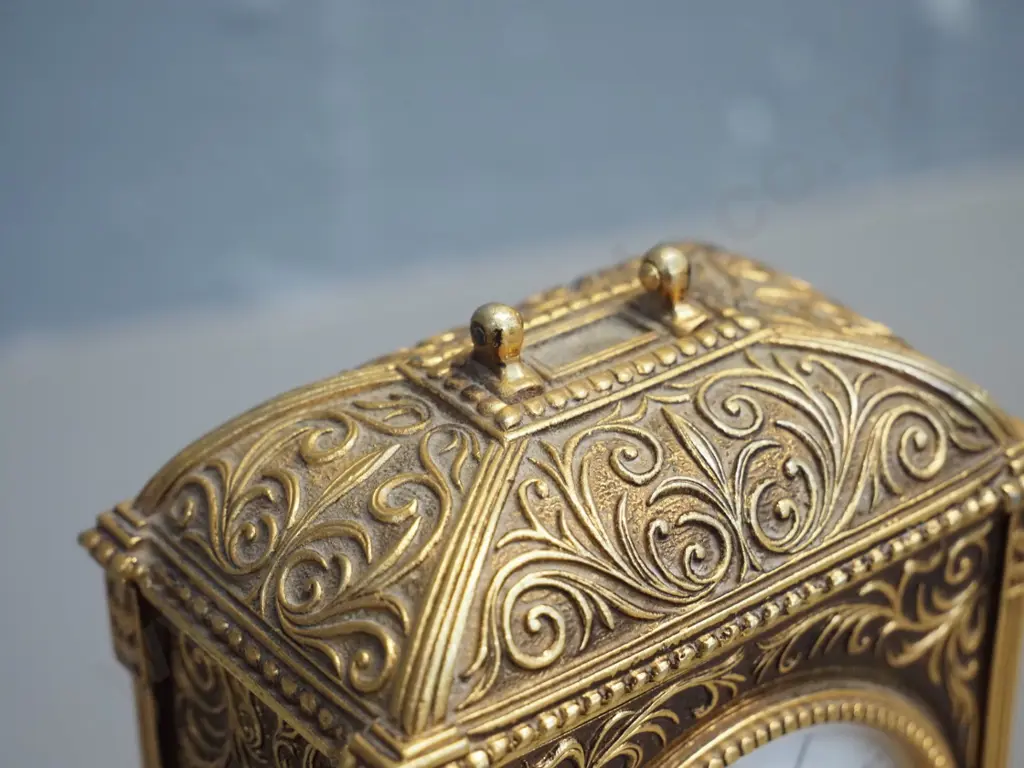 reproduction ornate ormolu cased Schmid wind-up mantel clock with pendulum - handle missing H-160 W-110 D-70 Image 1++