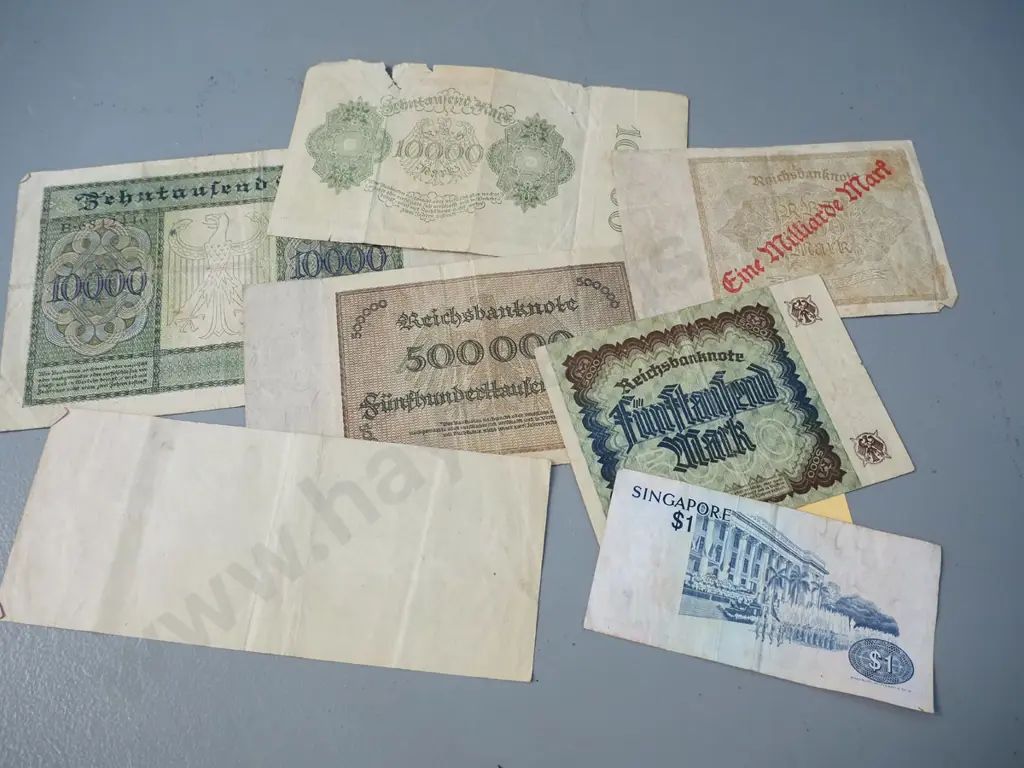 assorted bank notes - six 1920s German and one Singapore Image 1++