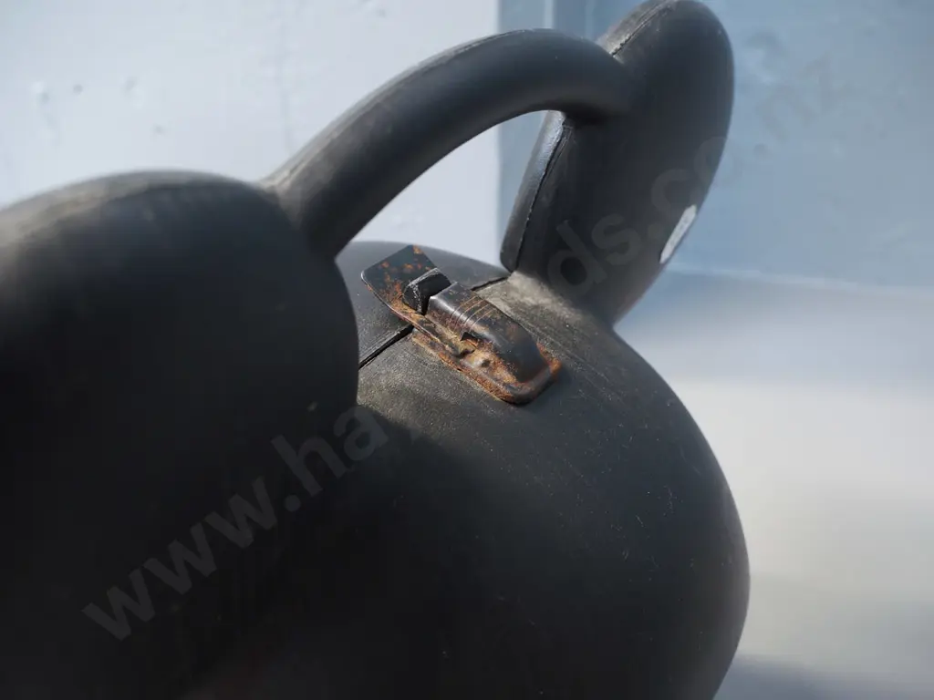 moulded plastic Mickey Mouse lunch box - marked Aladdin Industries USA - corrosion to clasp H-270 W-270 Image 1++