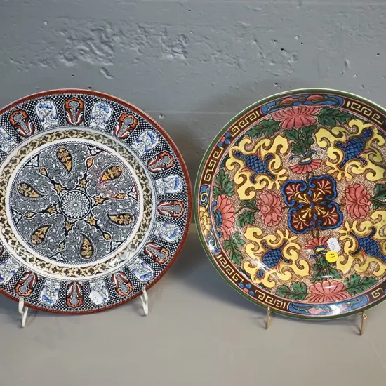 2 cabinet plates - Wedgwood Indian pattern and a Royal Doulton - both D-260