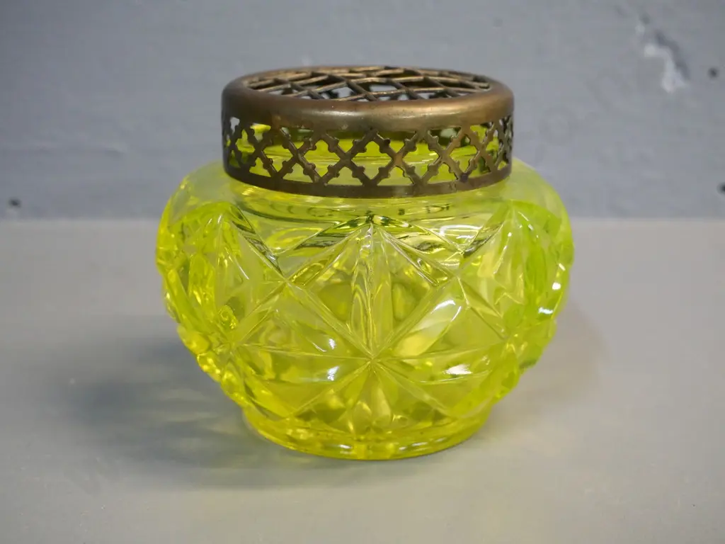 greenish yellow uranium glass rose bowl with metal holder - metal has lost its plating H-90 D-110 Image 1++