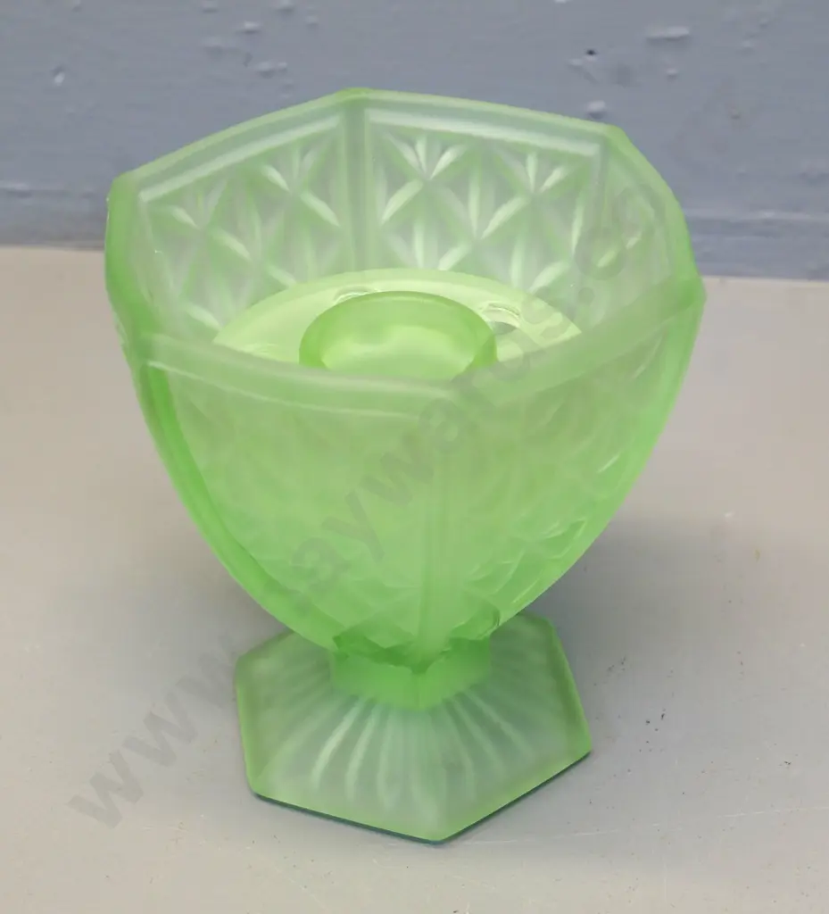 frosted green uranium glass vase with frog H-135 Image 1++