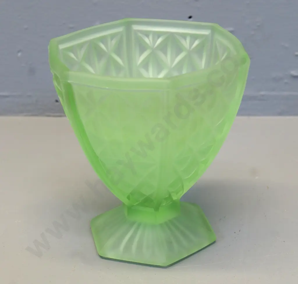 frosted green uranium glass vase with frog H-135 Image 1++