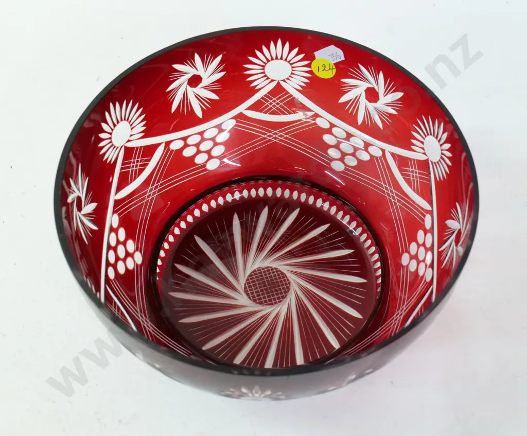 red cut-to-clear glass fruit bowl D-210 Image 1++