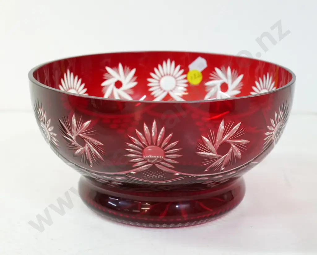red cut-to-clear glass fruit bowl D-210 Image 1++