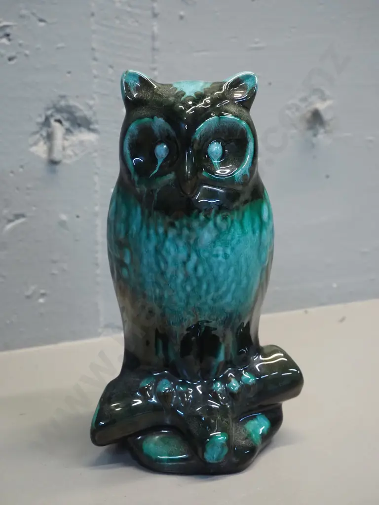 Blue Mountain pottery owl figure H-250 Image 1++