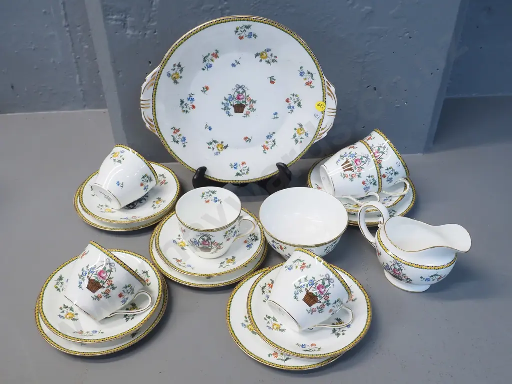 Aynsley part tea set - missing one saucer Image 1++