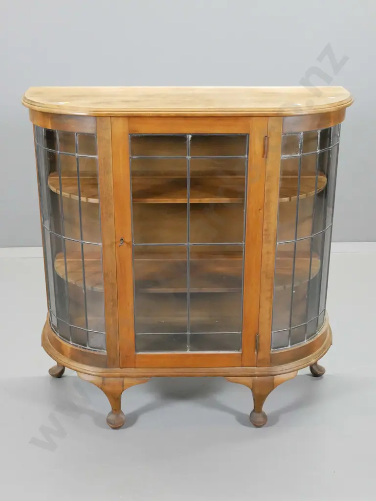 deco beech single door leadlight bow-front china cabinet with 2 shelves - polish needs some attention H930 W900 D340 Image 1++